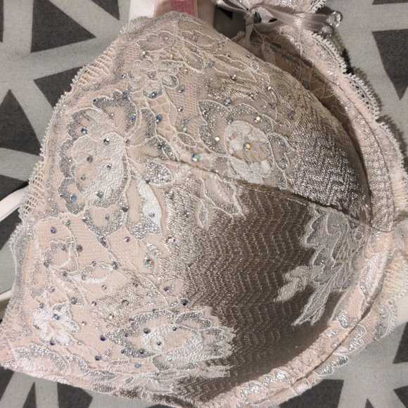 Victoria's Secret Very Sexy Push-Up Bra & V-String set, Silver Lace and Gems,NWT - Picture 3 of 8